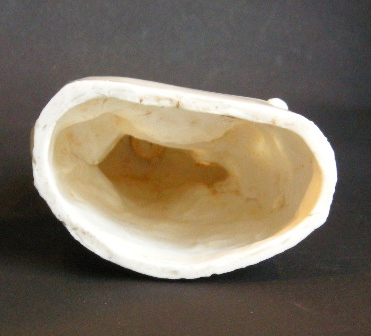 Blue White : Figure of Guandi  "blanc de chine porcelain - Dehua kilns   Fujian province

1650/1700