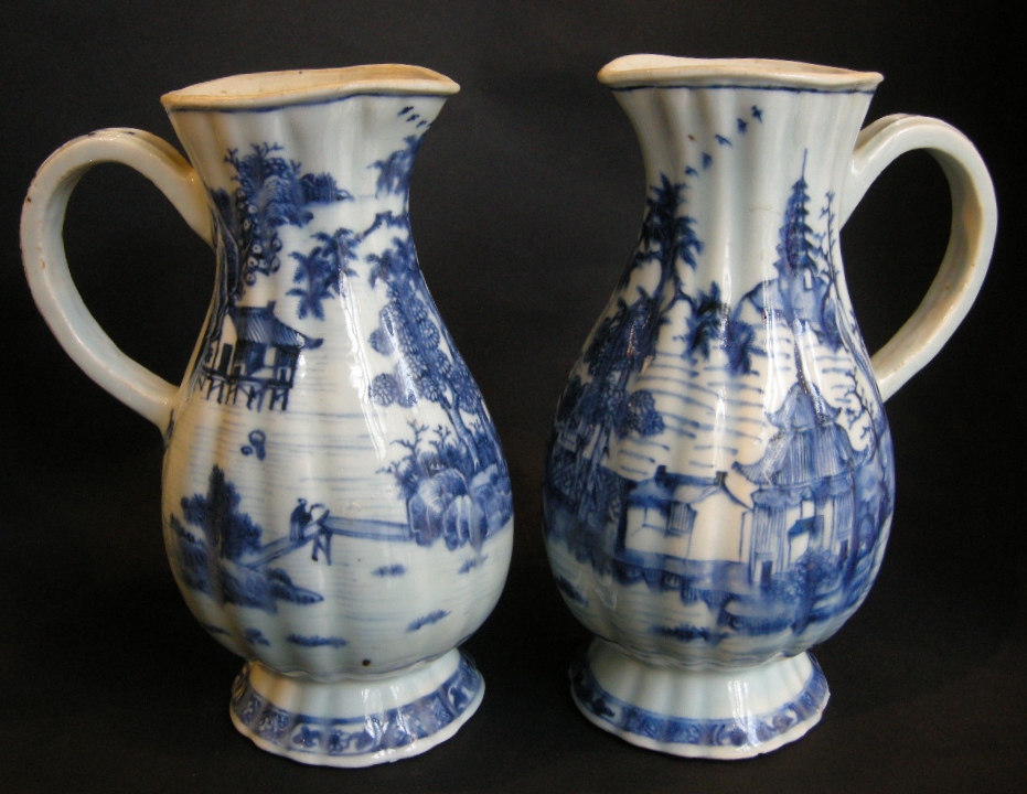 Bleu-Blanc : paire d aiguieres en porcelaine bleu blanc  - Chine epoque Qianlong 1736/1795