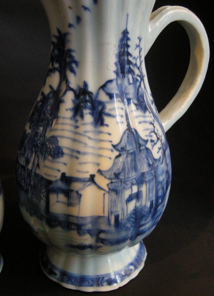 Bleu-Blanc : paire d aiguieres en porcelaine bleu blanc  - Chine epoque Qianlong 1736/1795