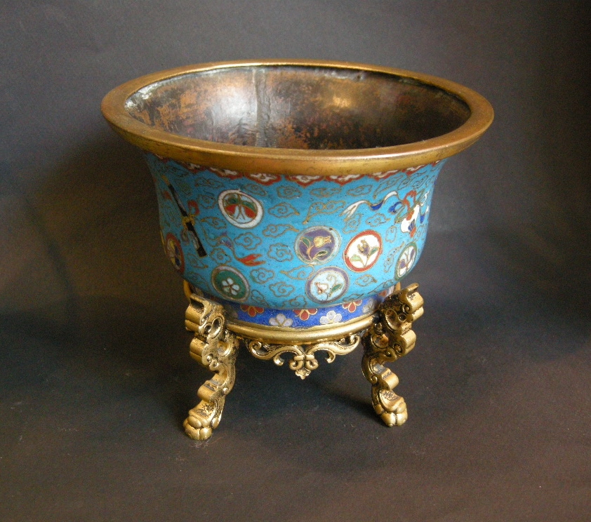 Works of Art : Bowl in a Cloisonné enamel  - Jiaqing period 1796/1820

0rmolu gold mount