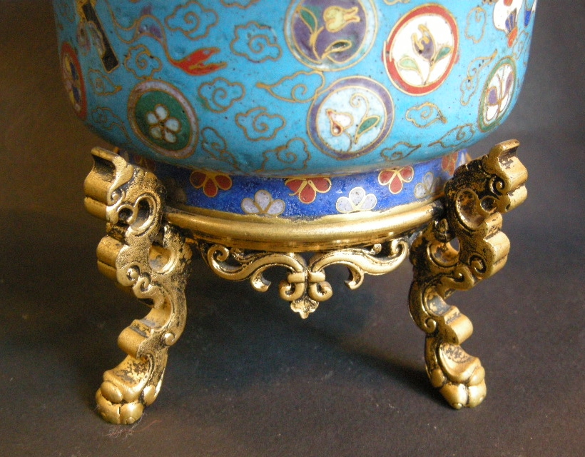 Works of Art : Bowl in a Cloisonné enamel  - Jiaqing period 1796/1820

0rmolu gold mount