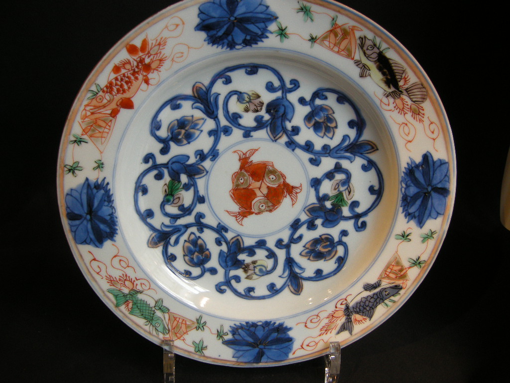 Polychrome : Dish (pair)  porcelain "Famille verte" and underglaze blue  decorated with fish  - Kangxi period  about 1715 