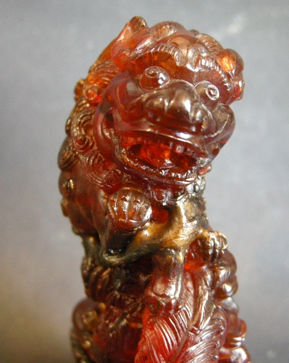 Works of Art : AMBER FO DOG (OLD WOOD STAND) Circa  18° century