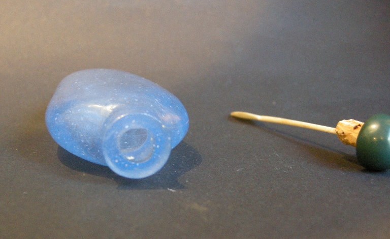 Snuff Bottles : Nice snuff bottle glass light blue transparent  - 1750/1820 -
