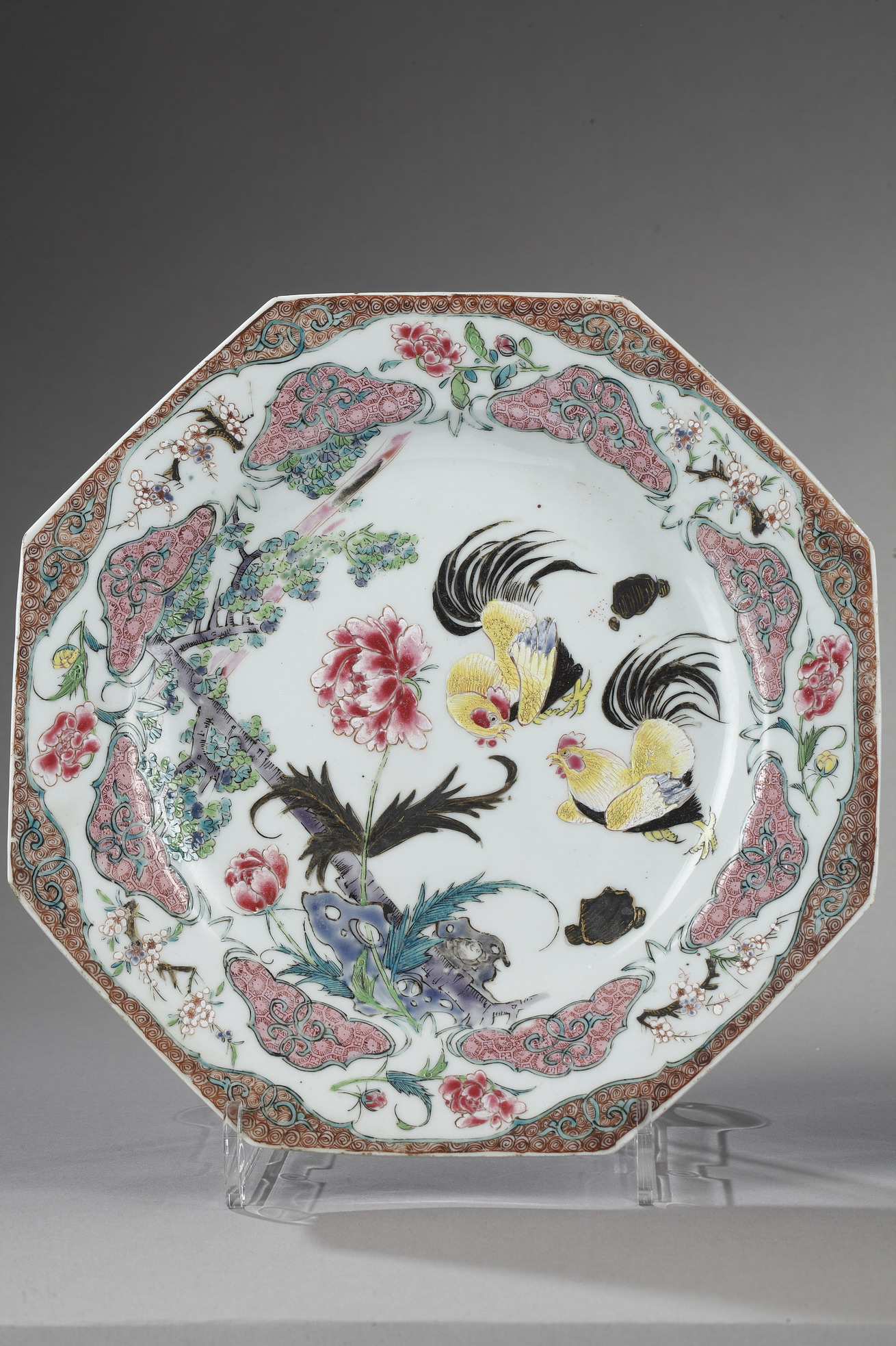 Polychrome : Pair of plates famille rose porcelain  decorated with cockerels -     Yongzheng period 1723/1735