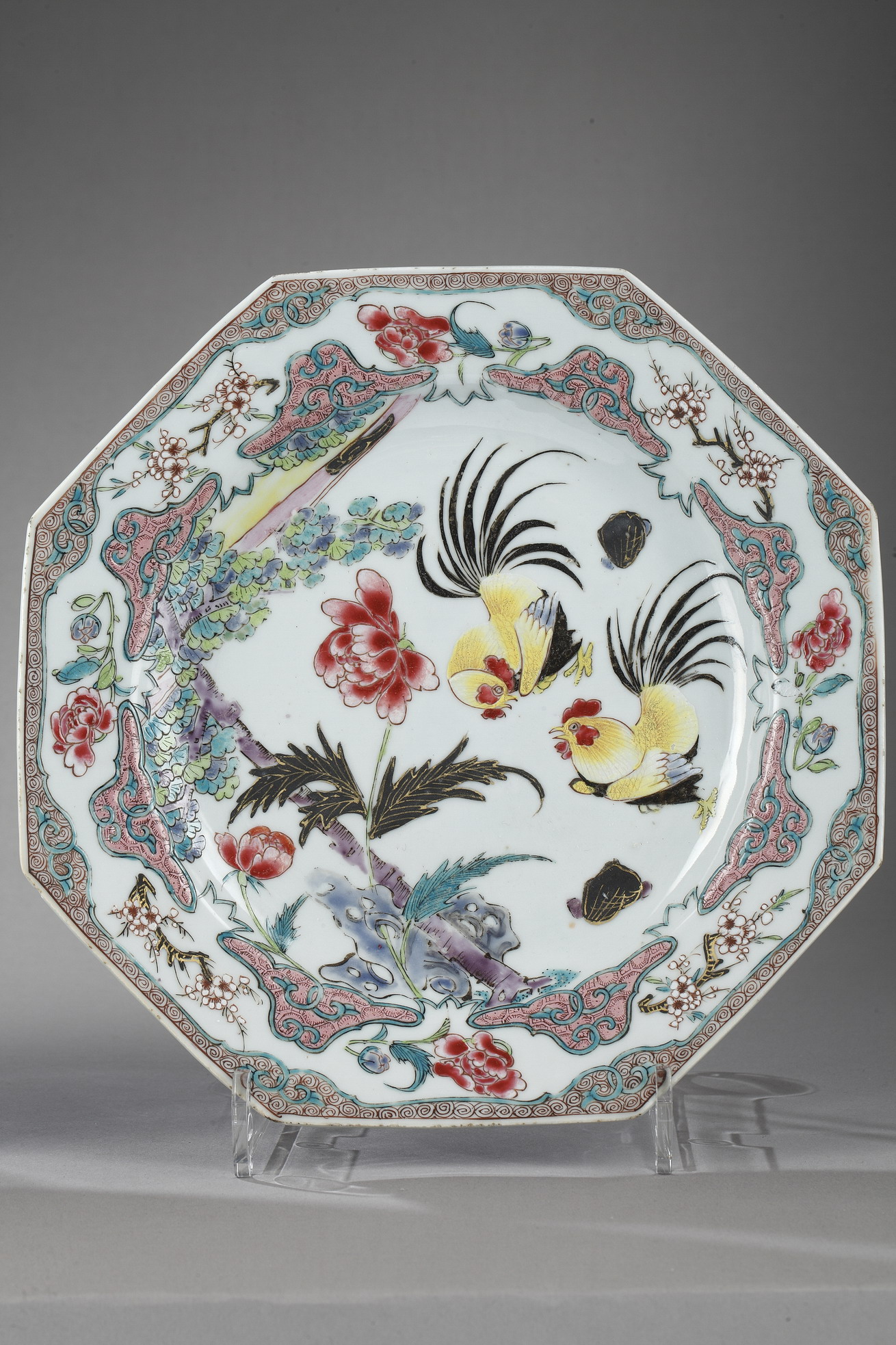 Polychrome : Pair of plates famille rose porcelain  decorated with cockerels -     Yongzheng period 1723/1735