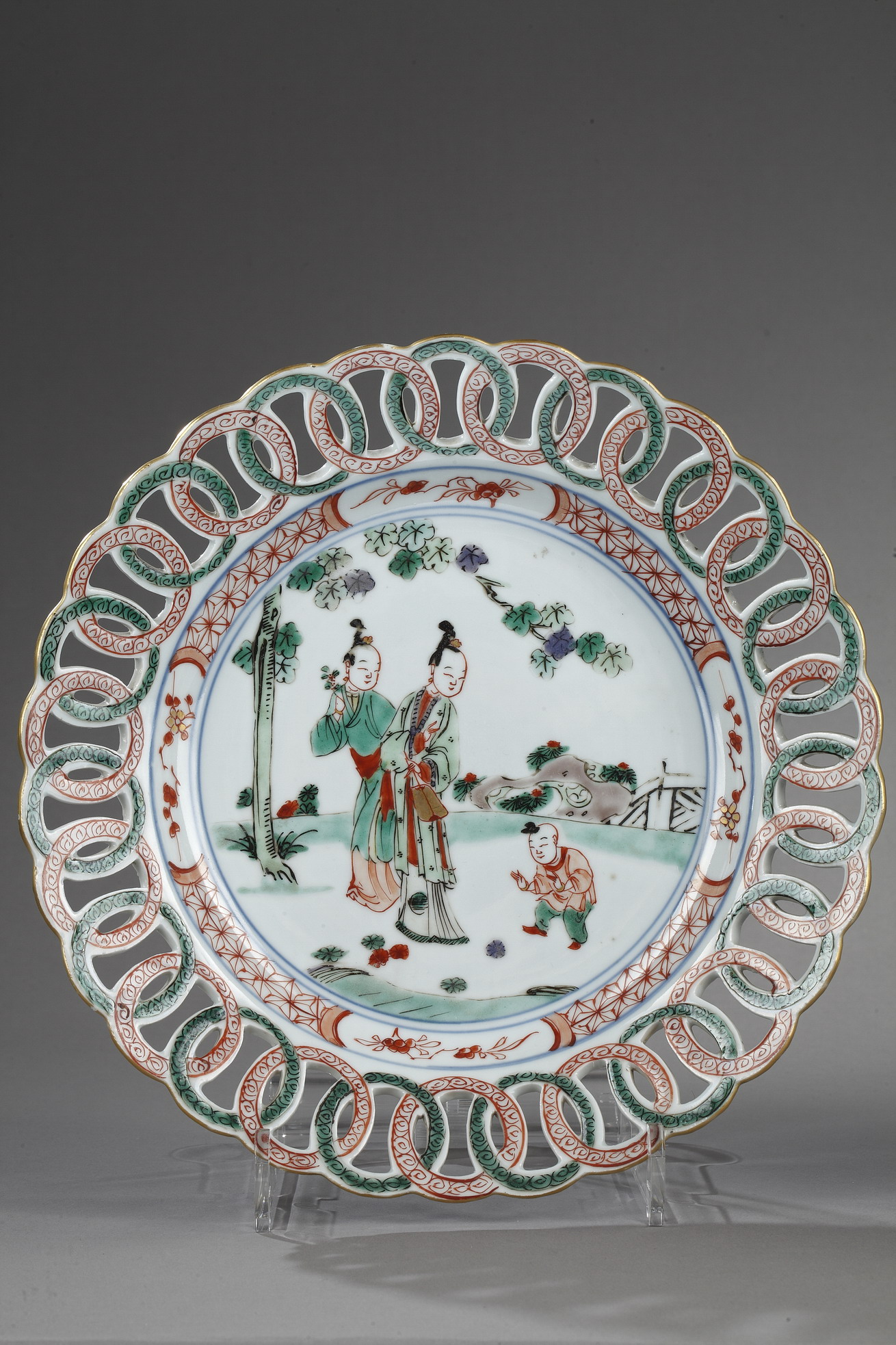 Polychrome : Assiettes avec une bordure ajourée en porcelaine de la famille verte  -
Chine Epoque Kangxi 1662/1722 -

