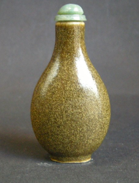 Tabatières : tabatière en porcelaine monochrome  emaillée  "poudre de thé"
Chine 1800/1860  -