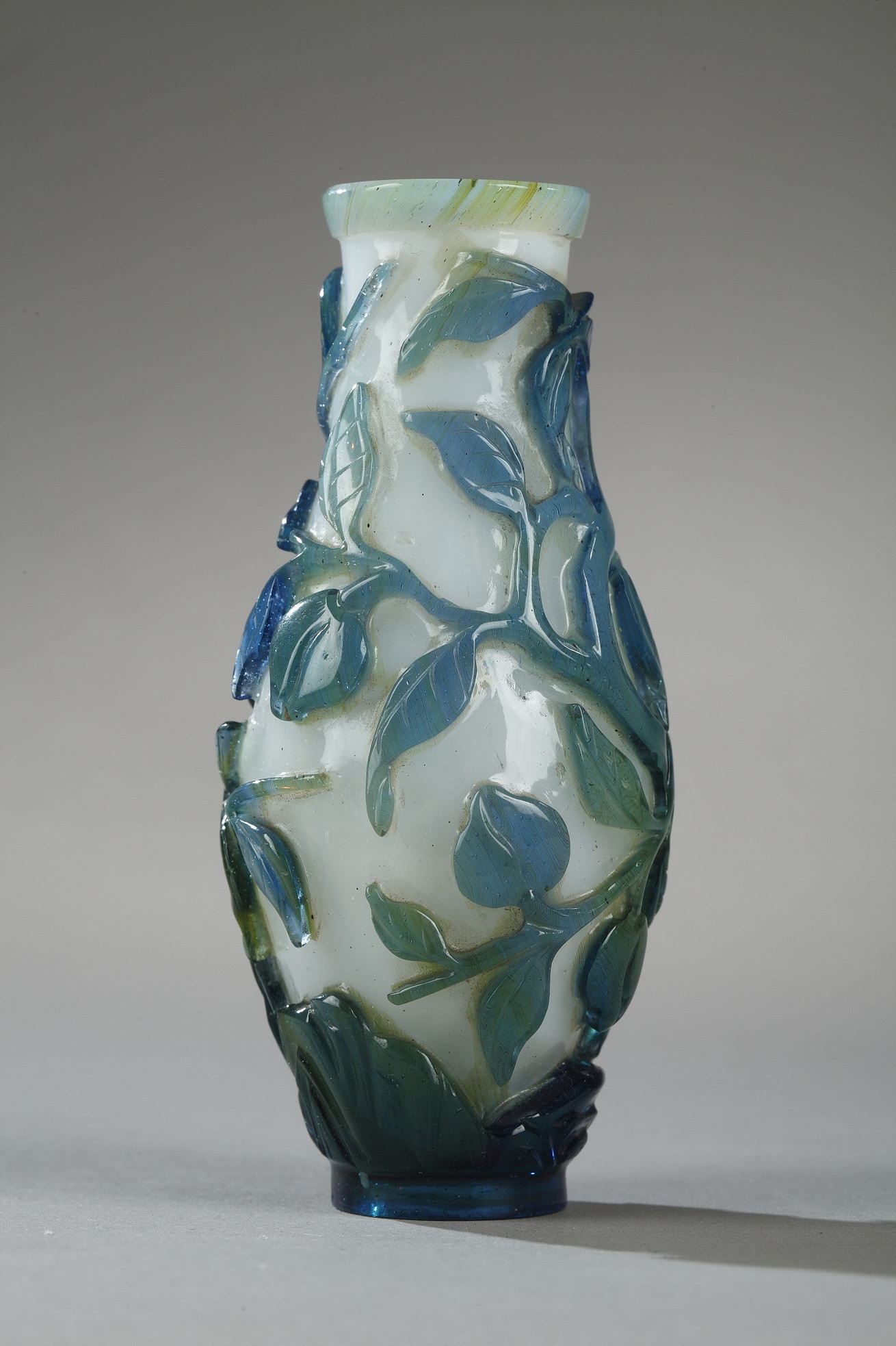Works of Art : small vase overlay glass turquoise  blue, green  on ground white opaque decorated with longevity peach and foliage -    18/19° century 