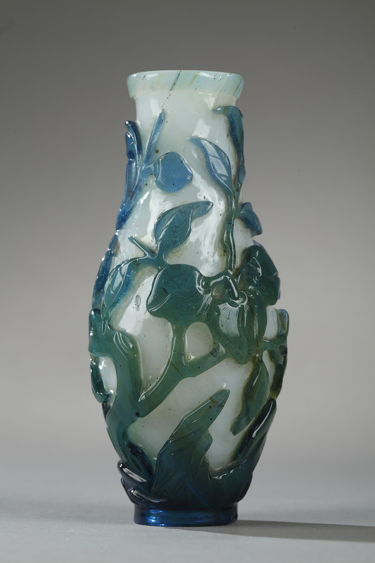 Works of Art : small vase overlay glass turquoise  blue, green  on ground white opaque decorated with longevity peach and foliage -    18/19° century 
