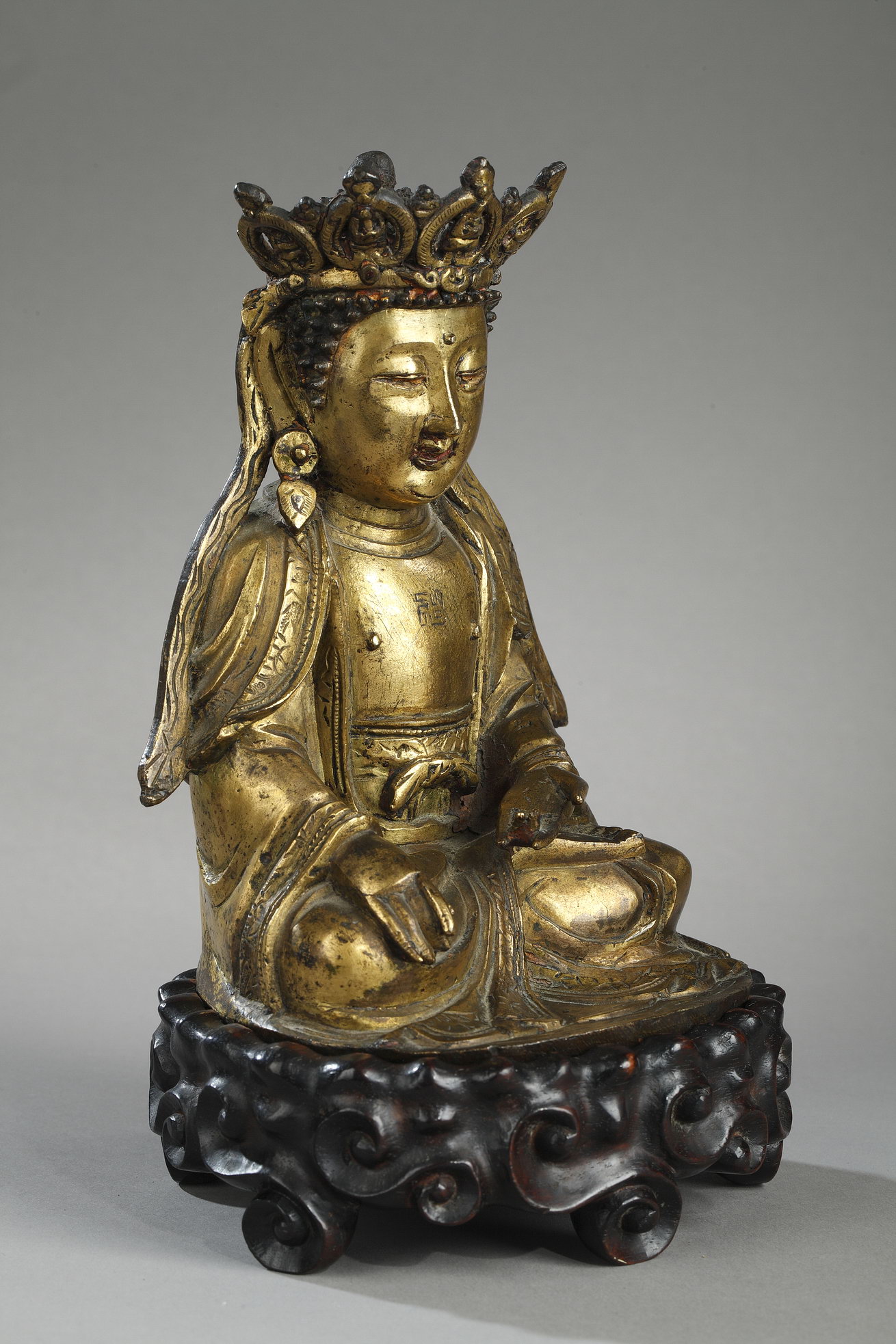 Works of Art : Figure of Bodhisattva  Gold bronze and sitting in padmasana  the hands in bhumisparsa mudra -
Ming period 1600/1640 - (H 17,5cm)
Wood stand 
