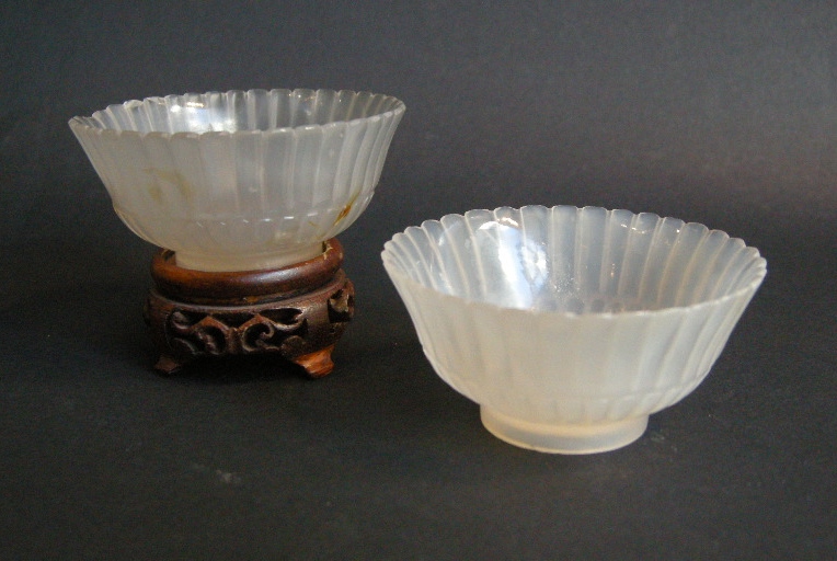 Works of Art : pair small cups in agate sculpted  a flowers form  1880/1930