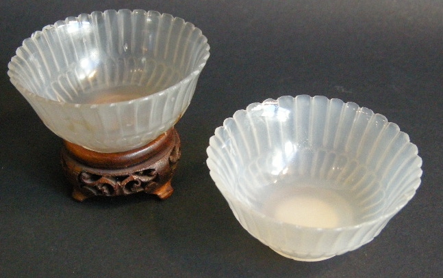 Works of Art : pair small cups in agate sculpted  a flowers form  1880/1930