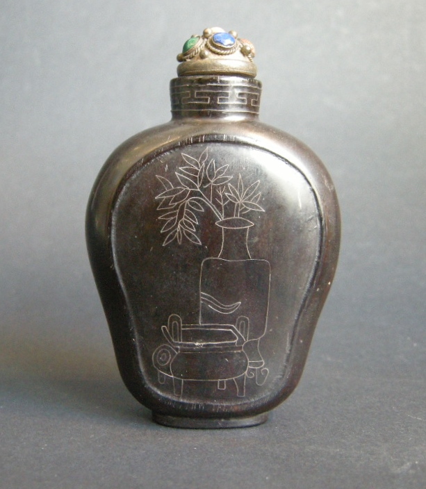 Snuff Bottles : Lacquered wood snuff bottle - 19th century-