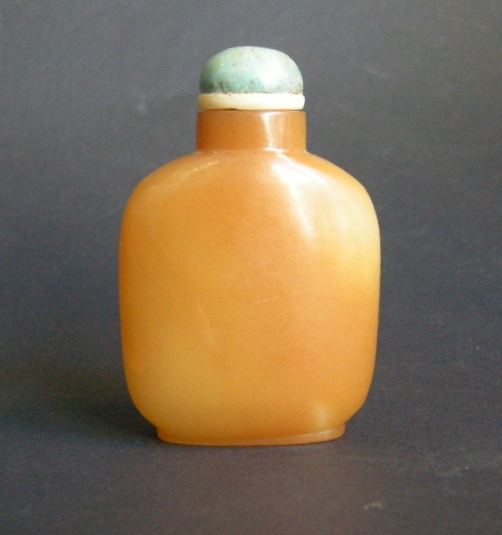 Snuff Bottles : Rare Serpentine snuff bottle rust colored and green - 1740/1820