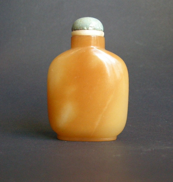 Snuff Bottles : Rare Serpentine snuff bottle rust colored and green - 1740/1820