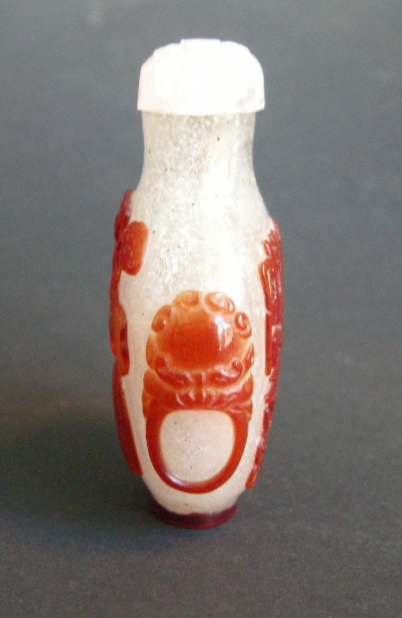 Snuff Bottles : snuff bottle glass  overlay red  with caligraphy on a face  and box and lotus  other face  -  1800/1870 -