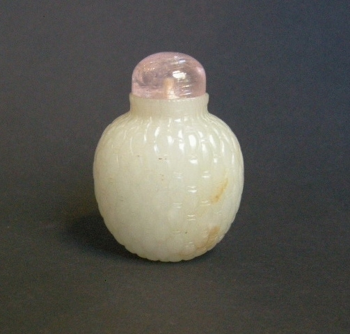 Snuff Bottles : rare jade snuff bottle sculpted on all the surface - Basket shape - 
circa 1750/1850