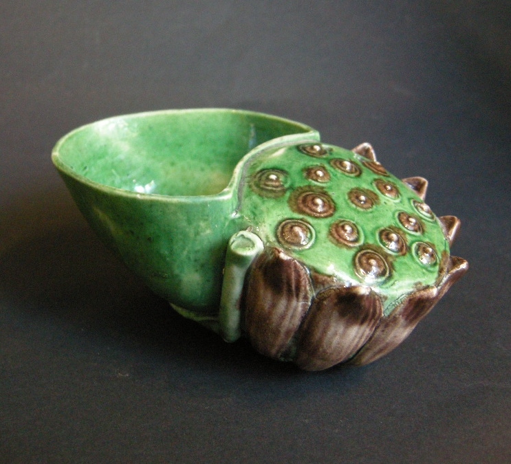 Polychrome : Water dropper (scholar object ) biscuit  "famille verte"  Lotus shape Kangxi period 1662/1722