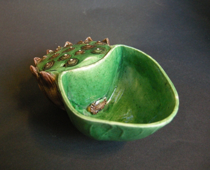 Polychrome : Water dropper (scholar object ) biscuit  "famille verte"  Lotus shape Kangxi period 1662/1722