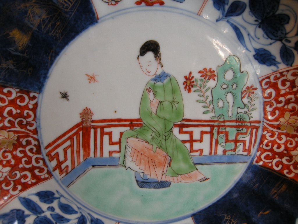 Polychrome : Dish  porcelain enamels "Famille Verte"  underglaze blue blue on cover and powder blue  with  lady cour in the center and mobilars decor - Kangxi period 1662/1722