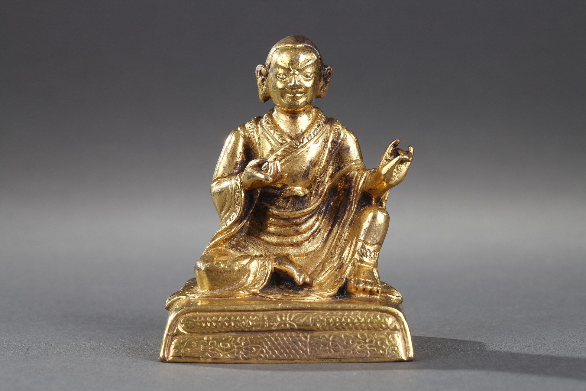 Works of Art : Small figure of Lhama  in gold bronze - Seated in Lilasana - Tibet 18th century 
