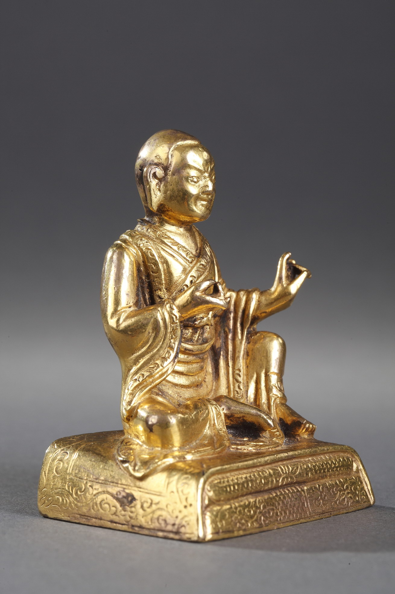 Works of Art : Small figure of Lhama  in gold bronze - Seated in Lilasana - Tibet 18th century 
