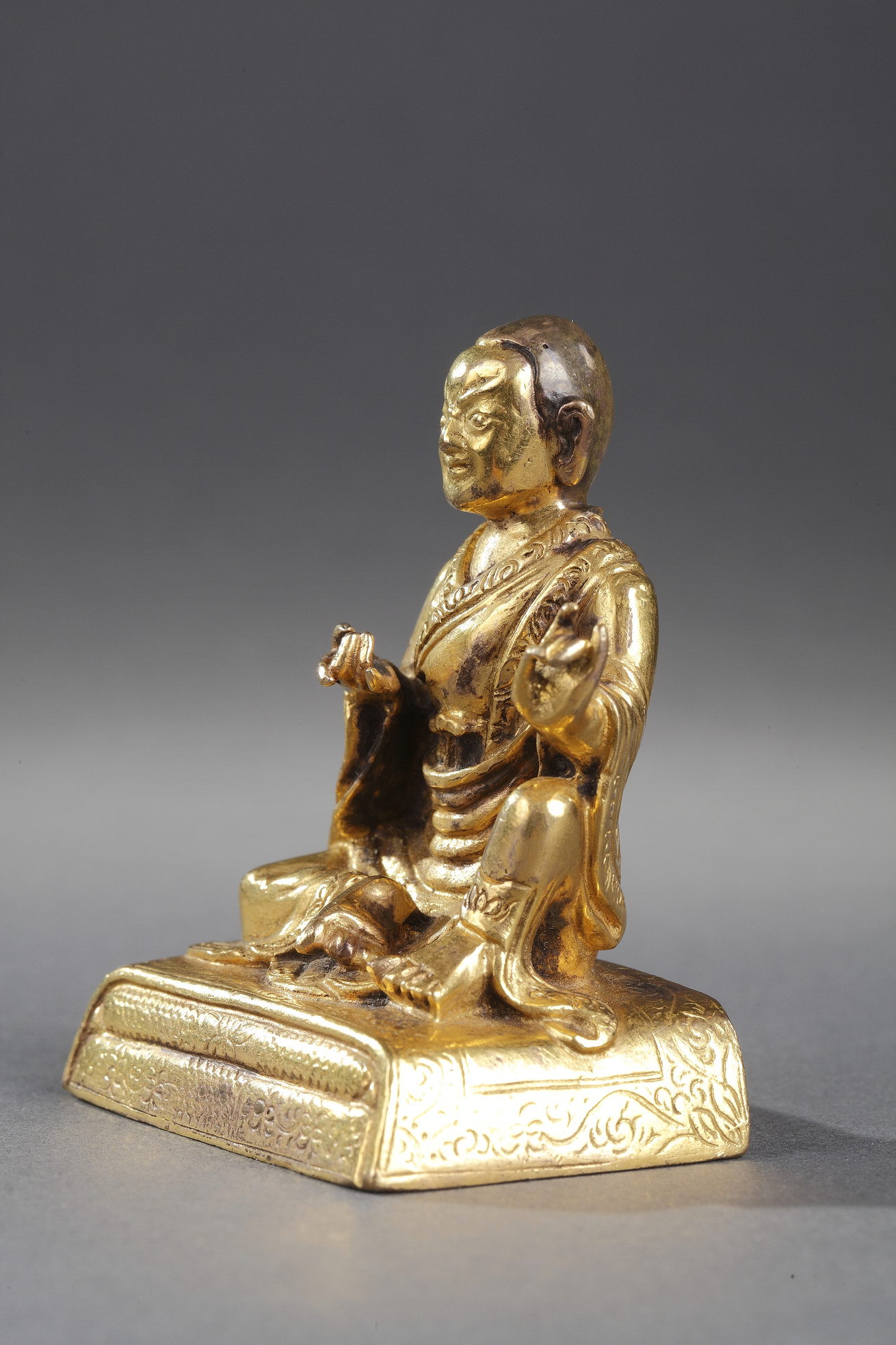 Works of Art : Small figure of Lhama  in gold bronze - Seated in Lilasana - Tibet 18th century 
