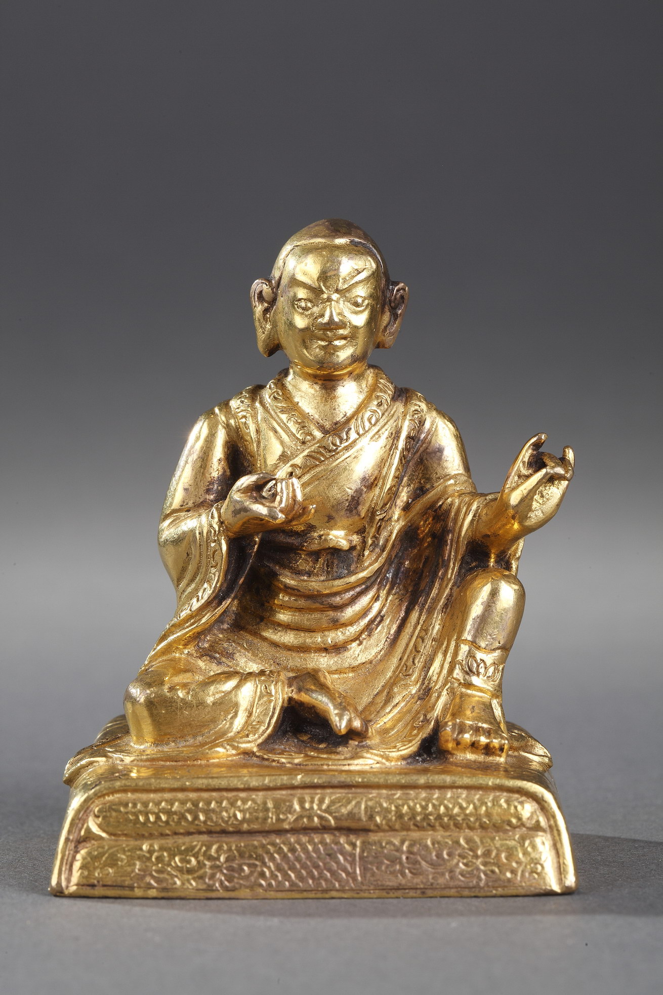 Works of Art : Small figure of Lhama  in gold bronze - Seated in Lilasana - Tibet 18th century 
