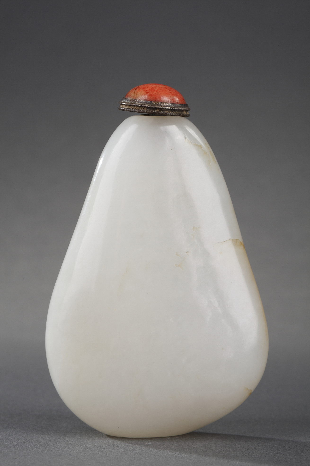 Snuff Bottles : Snuff bottle jade white and brown spot of pebble shape   (Well hollowed) - 1700/1820 -