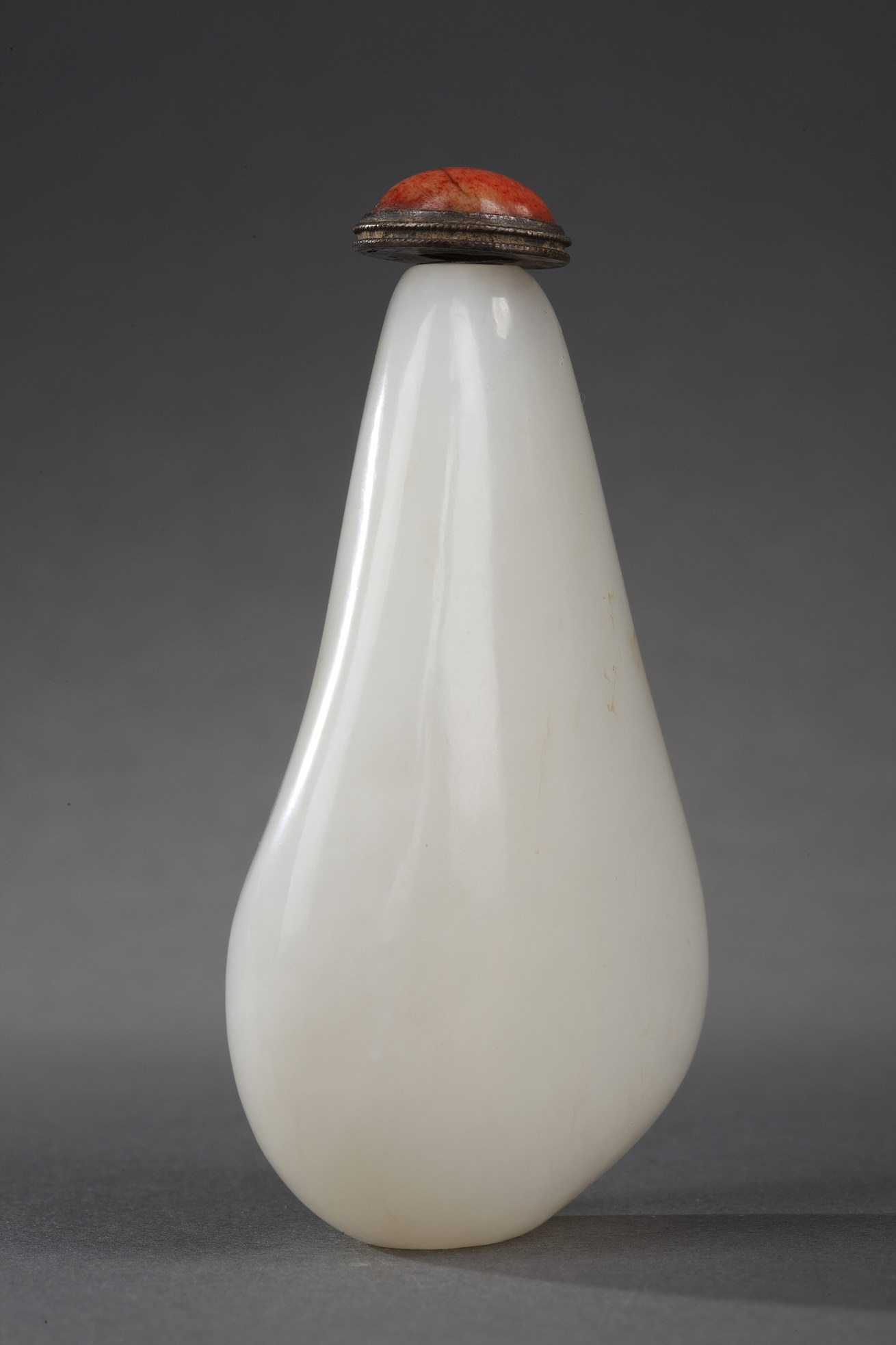 Snuff Bottles : Snuff bottle jade white and brown spot of pebble shape   (Well hollowed) - 1700/1820 -