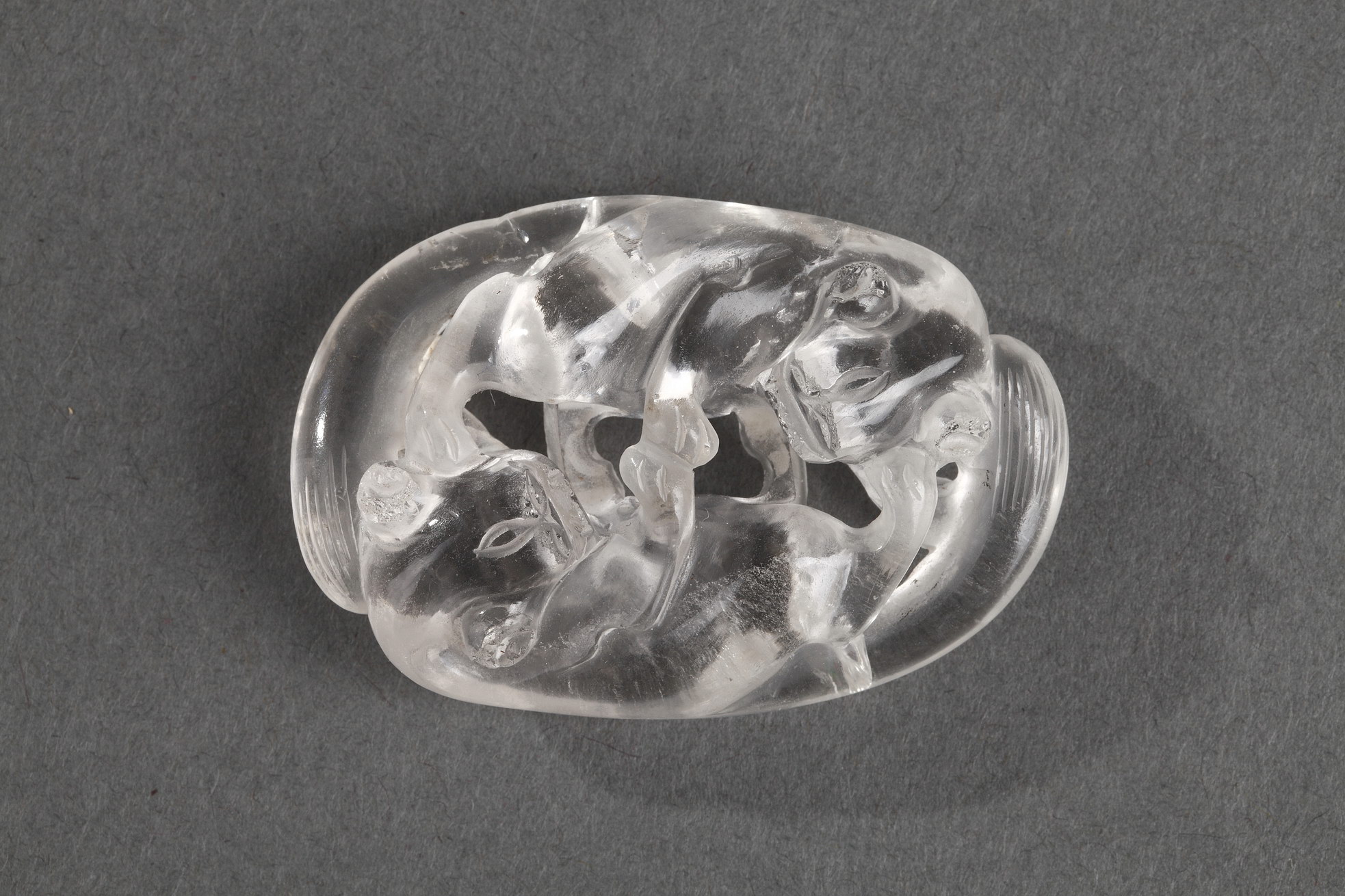 Works of Art : pendant rock crystal sculpted with two Qilong - 19th century -
(L. 5,1cm)