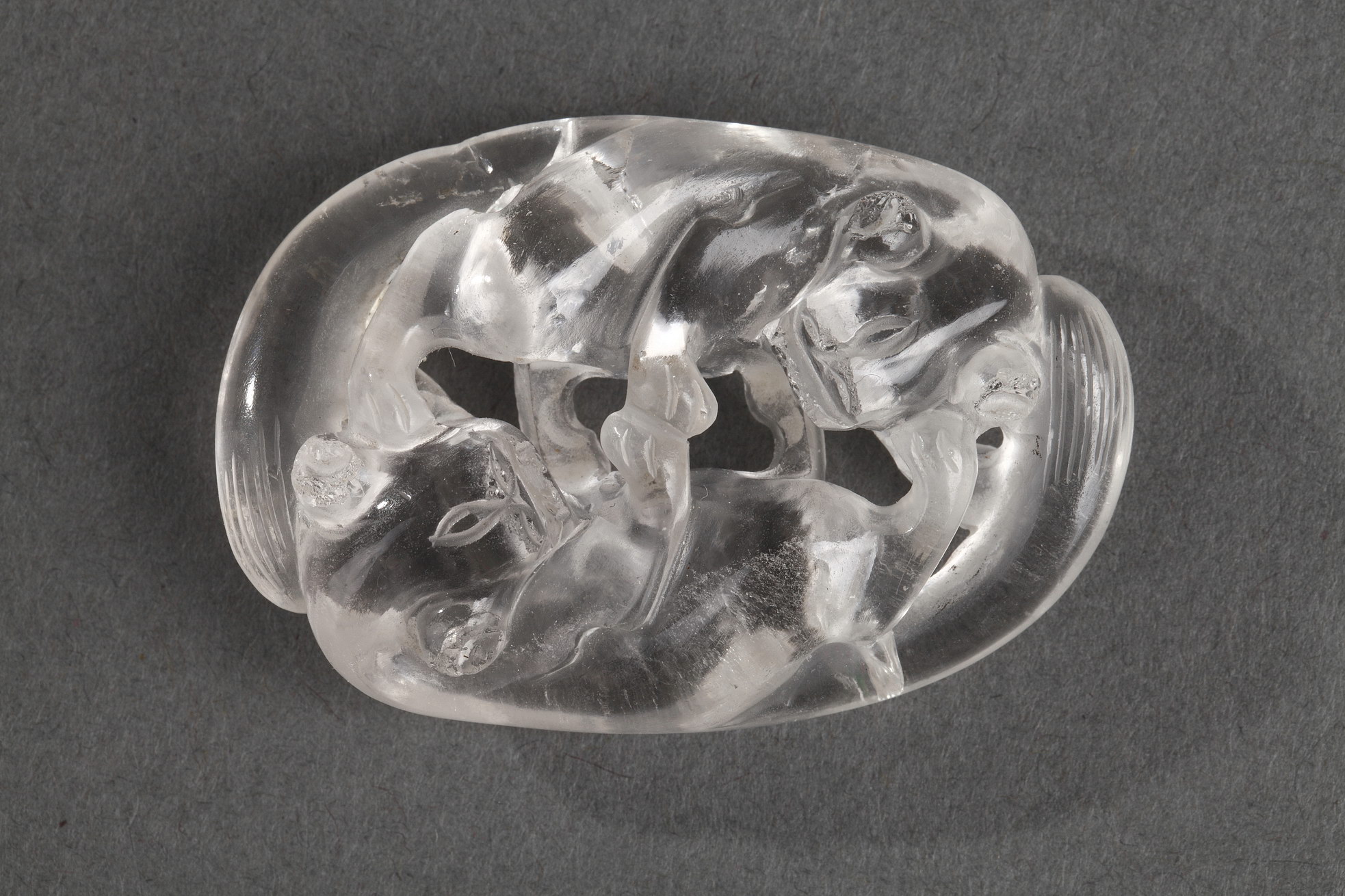Works of Art : pendant rock crystal sculpted with two Qilong - 19th century -
(L. 5,1cm)