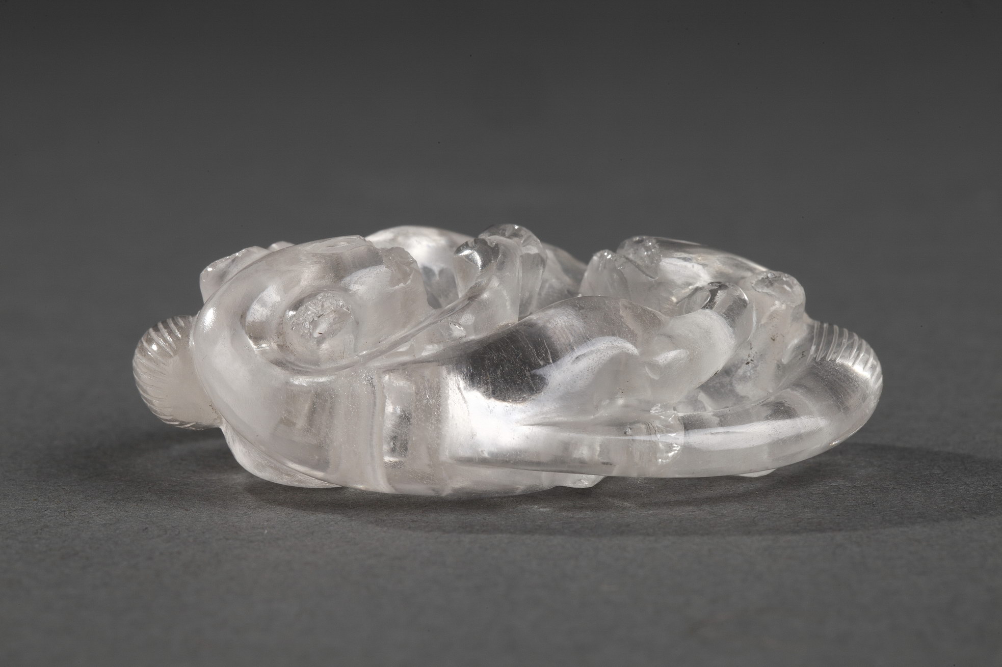 Works of Art : pendant rock crystal sculpted with two Qilong - 19th century -
(L. 5,1cm)
