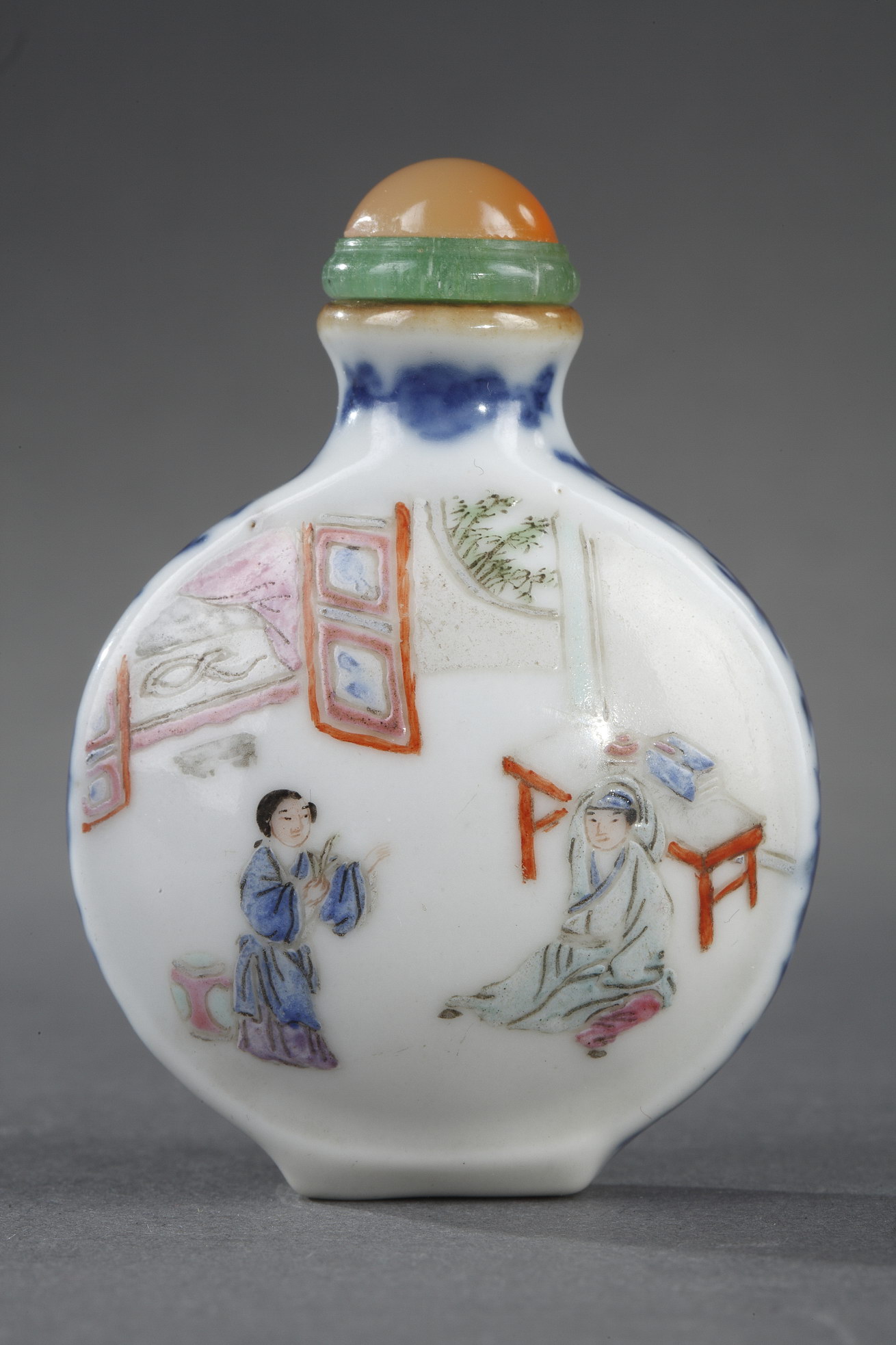 Snuff Bottles : Chinese polychrome porcelain  snuff bottle with interiors scenes the sides decorated underglaze blue scrolls
Imperial kilns Jingdezhen mark and period Jiaqing 1796/1820
H. 5,2cm
