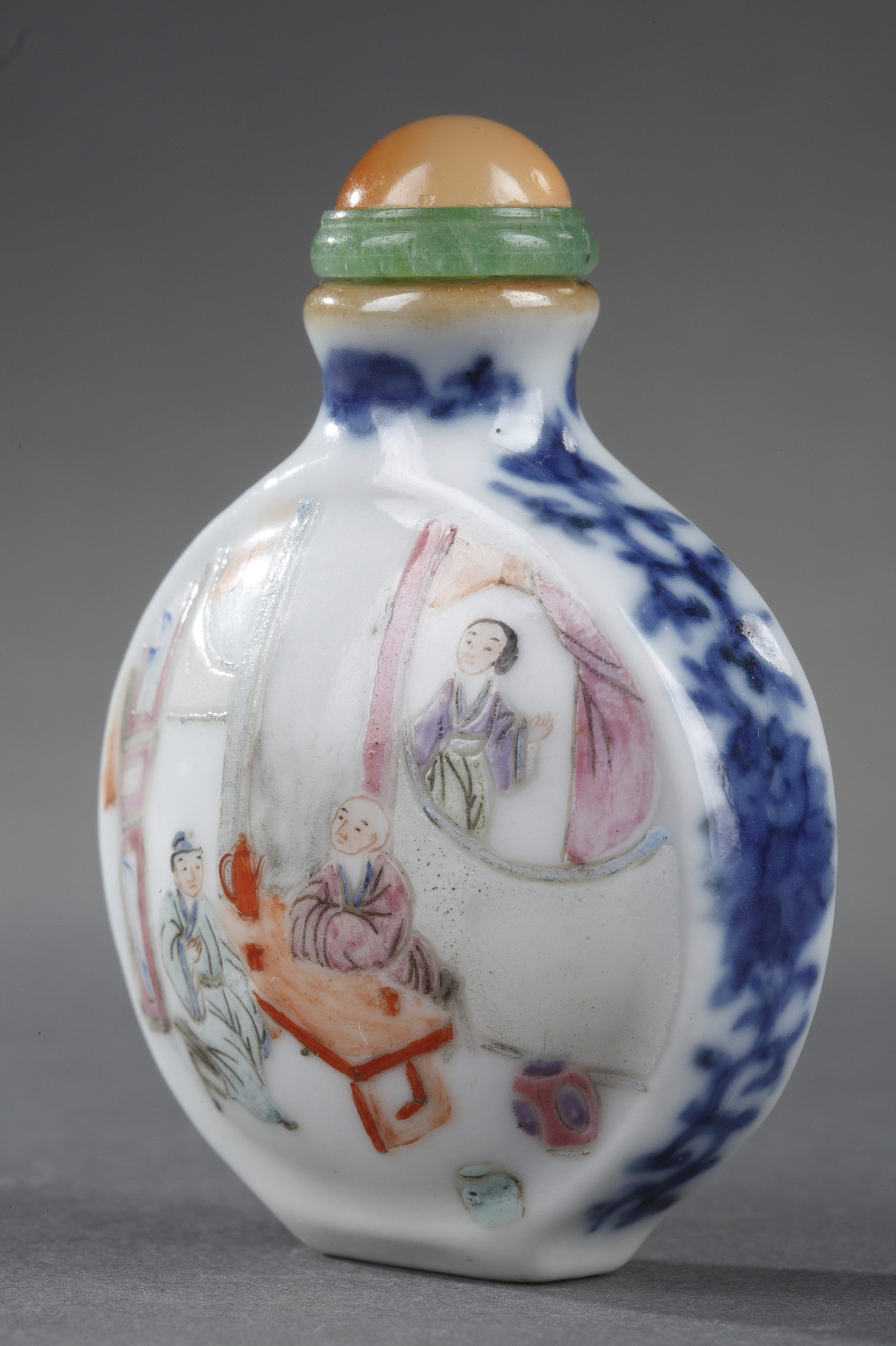 Snuff Bottles : Chinese polychrome porcelain  snuff bottle with interiors scenes the sides decorated underglaze blue scrolls
Imperial kilns Jingdezhen mark and period Jiaqing 1796/1820
H. 5,2cm
