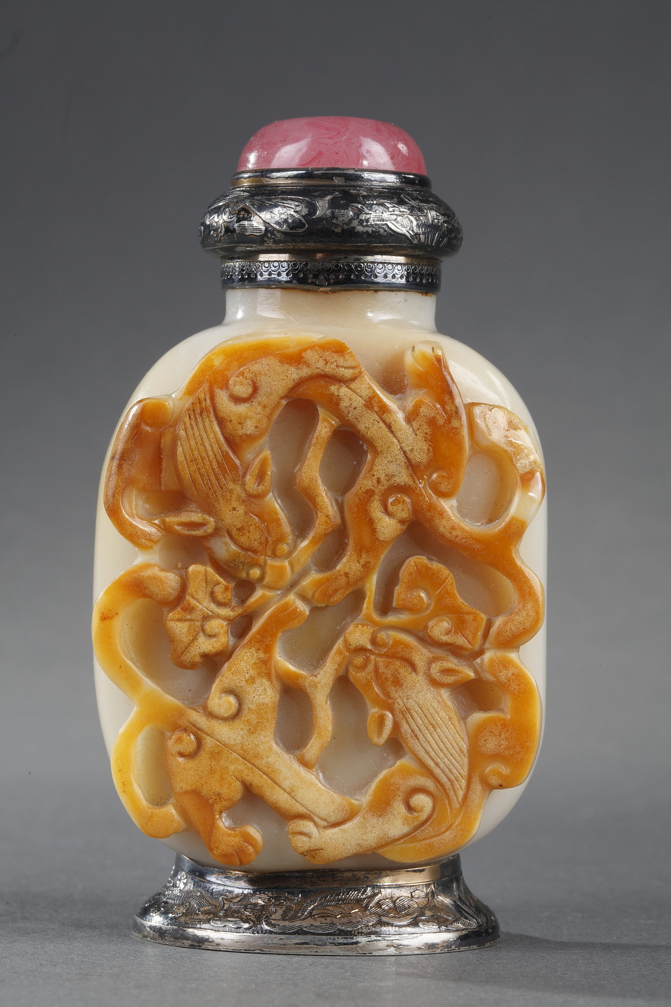 Snuff Bottles : Snuff bottle slightly yellow jade sculpted of the russet vein with two chilongs mounted in silver by Maquet Paris in 1930/40 to make a lighter - circa 1800/50 (bottle)