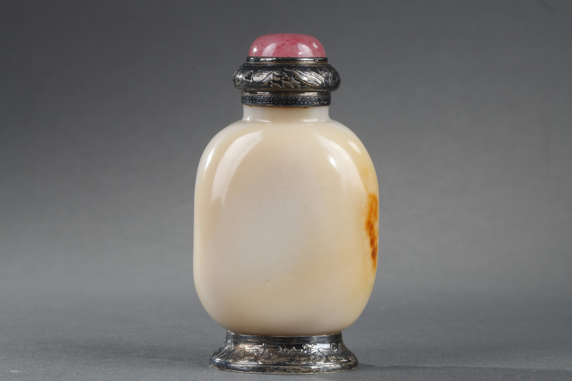Snuff Bottles : Snuff bottle slightly yellow jade sculpted of the russet vein with two chilongs mounted in silver by Maquet Paris in 1930/40 to make a lighter - circa 1800/50 (bottle)