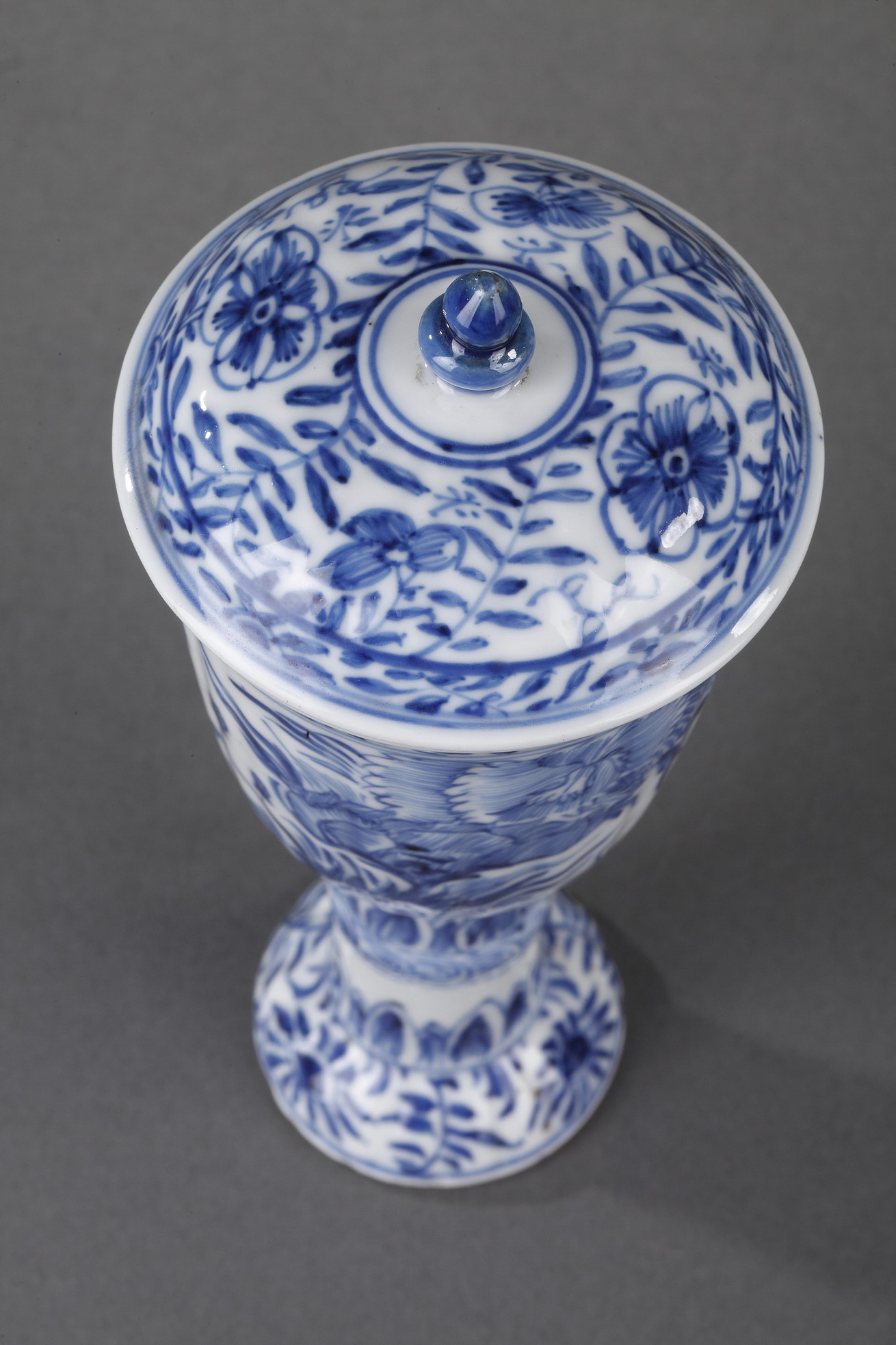 Blue White : Gobelet and cover  Blue and White porcelain  - Kangxi period 1662/1722 -      H 18cm