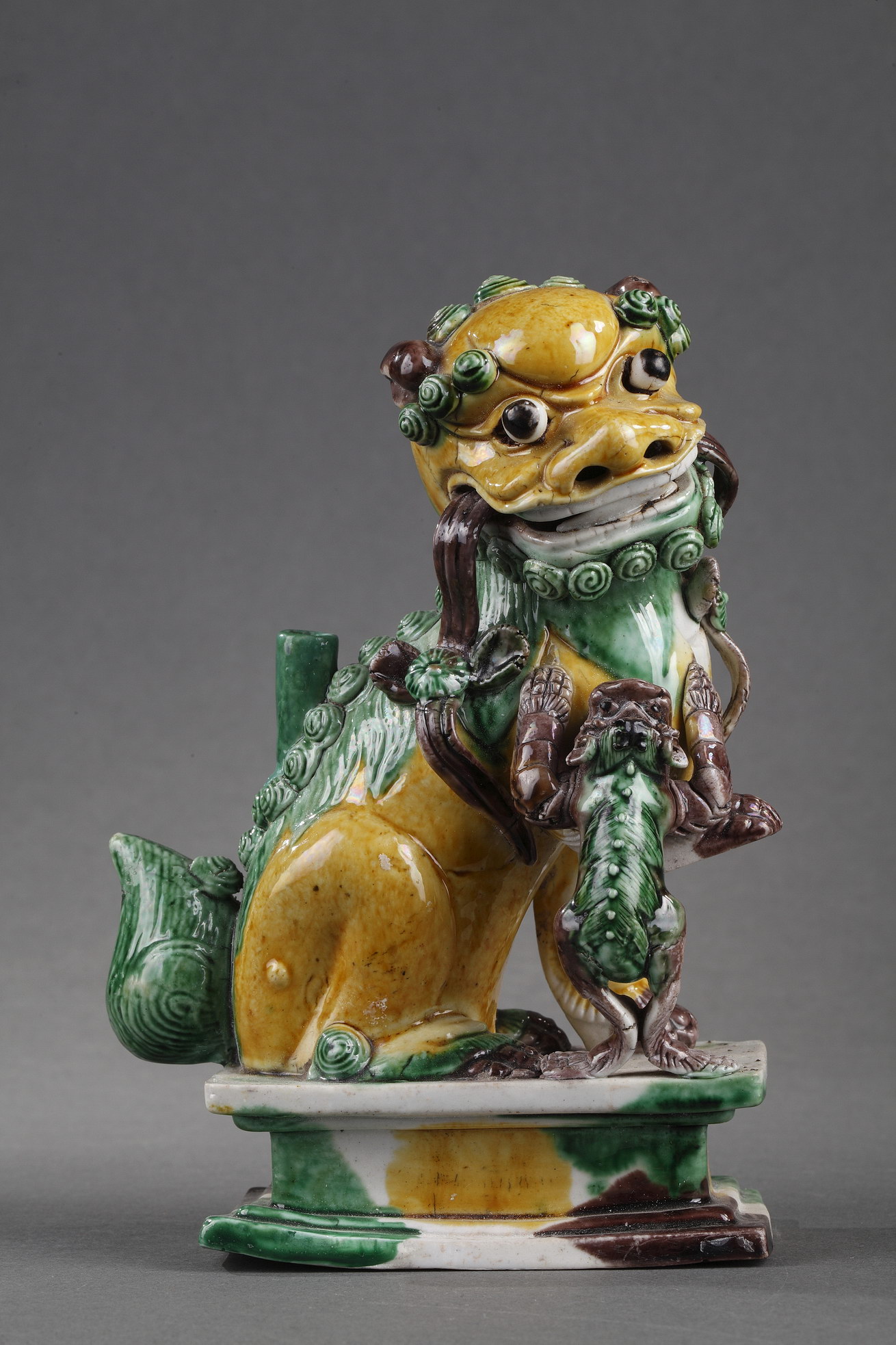 Polychrome : Fo dog  famille verte biscuit  Incense stick holder  -
Kangxi period 1662 1722