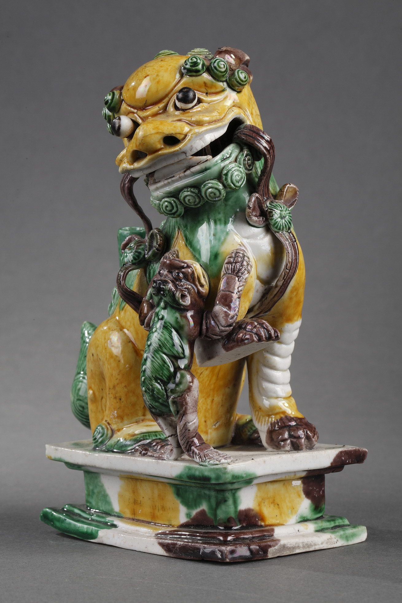 Polychrome : Fo dog  famille verte biscuit  Incense stick holder  -
Kangxi period 1662 1722