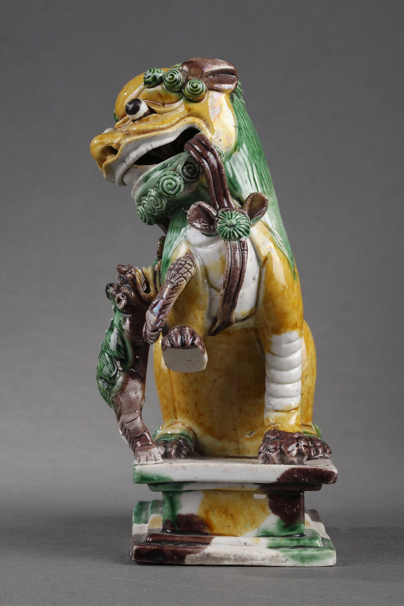 Polychrome : Fo dog  famille verte biscuit  Incense stick holder  -
Kangxi period 1662 1722