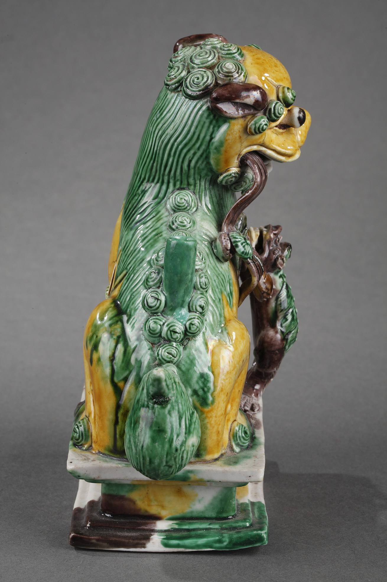 Polychrome : Fo dog  famille verte biscuit  Incense stick holder  -
Kangxi period 1662 1722