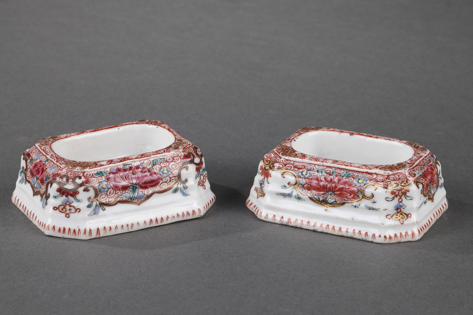 Polychrome : Pair of salt cellar porcelain Famille Rose - Qianlong period 1736/1795