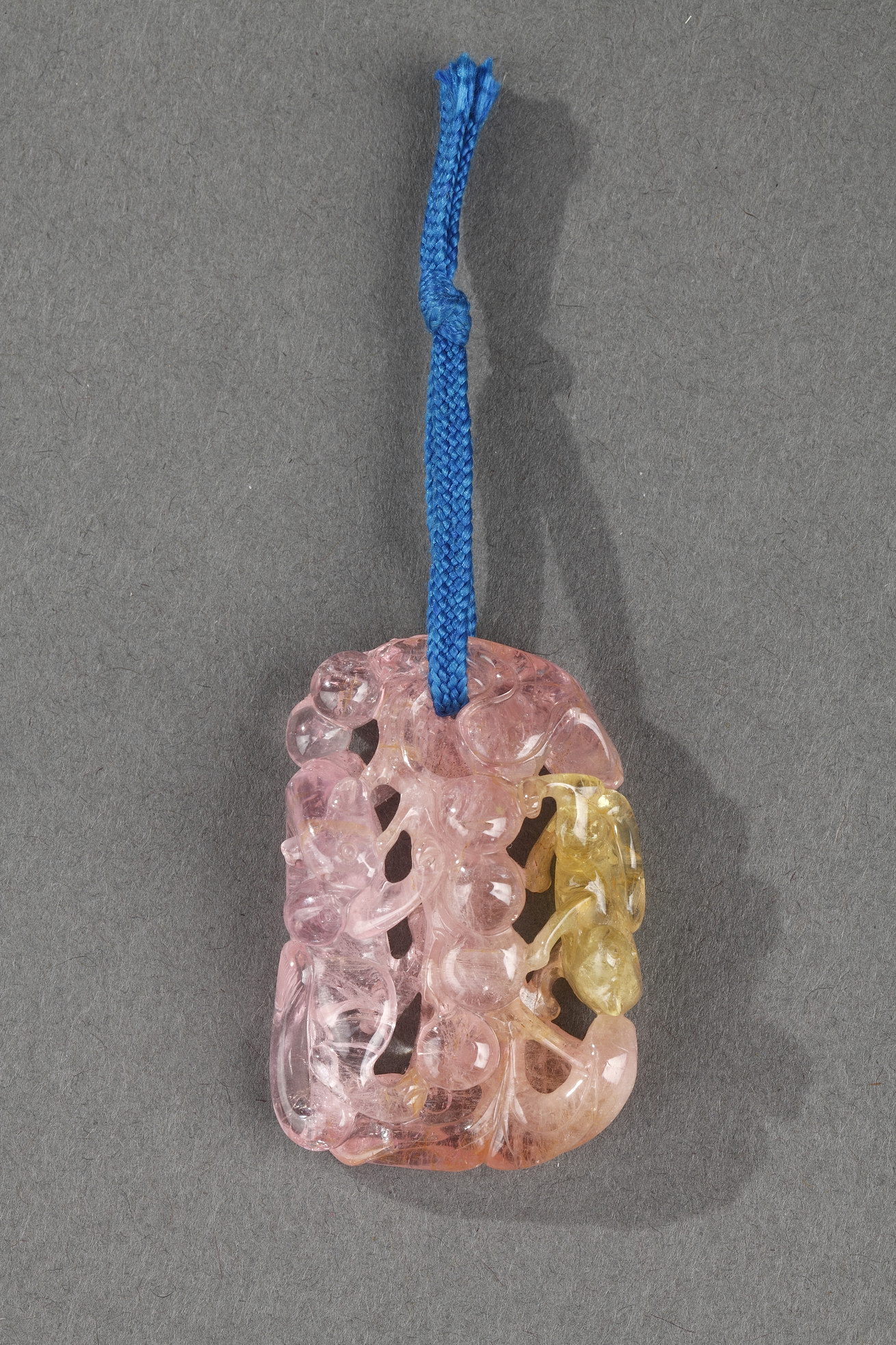 Works of Art : Tourmaline pink and yellow pendant carved in the shape of squirrel and grapes - Chinese 19th century -