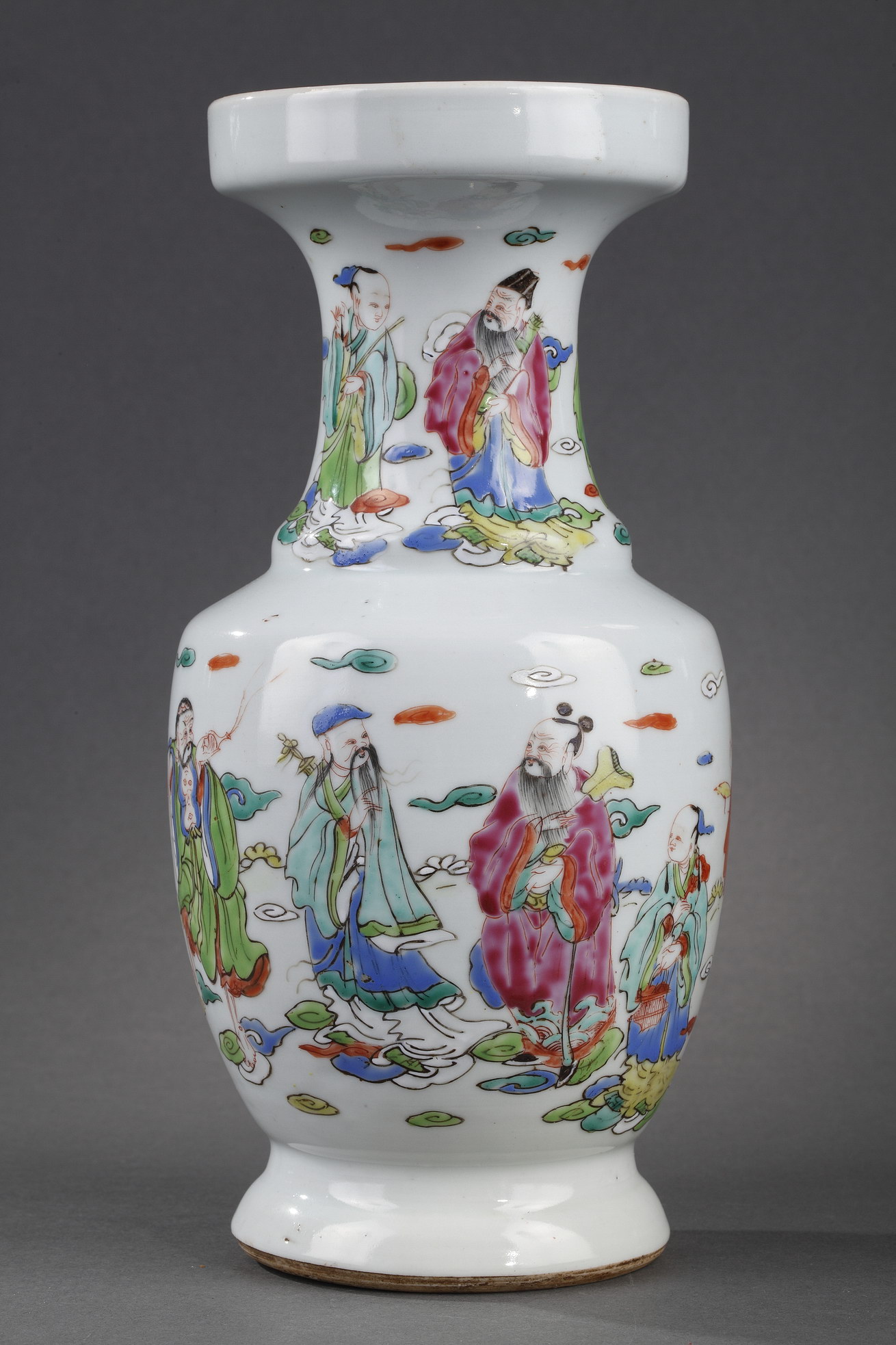 Polychrome : Vase polychrome porcelain decorated with the eight taoist immortals among the clouds - Yongzheng period 1723/1735