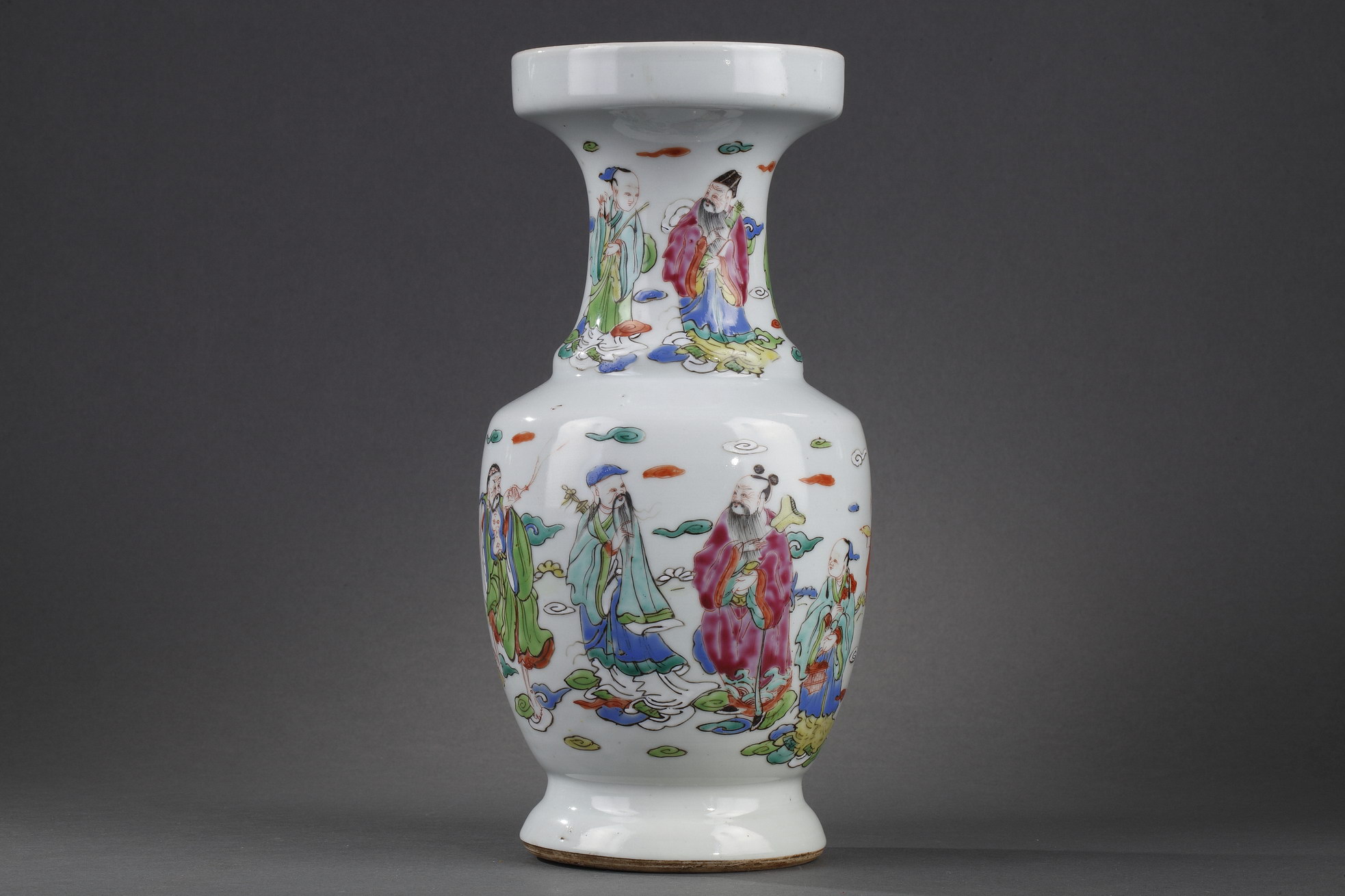 Polychrome : Vase polychrome porcelain decorated with the eight taoist immortals among the clouds - Yongzheng period 1723/1735