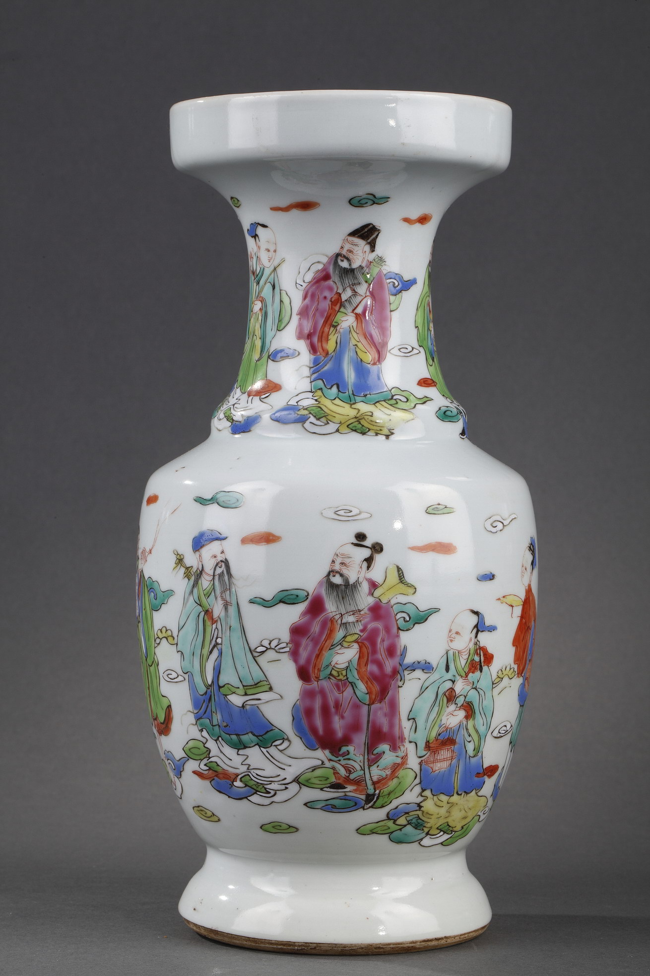 Polychrome : Vase polychrome porcelain decorated with the eight taoist immortals among the clouds - Yongzheng period 1723/1735