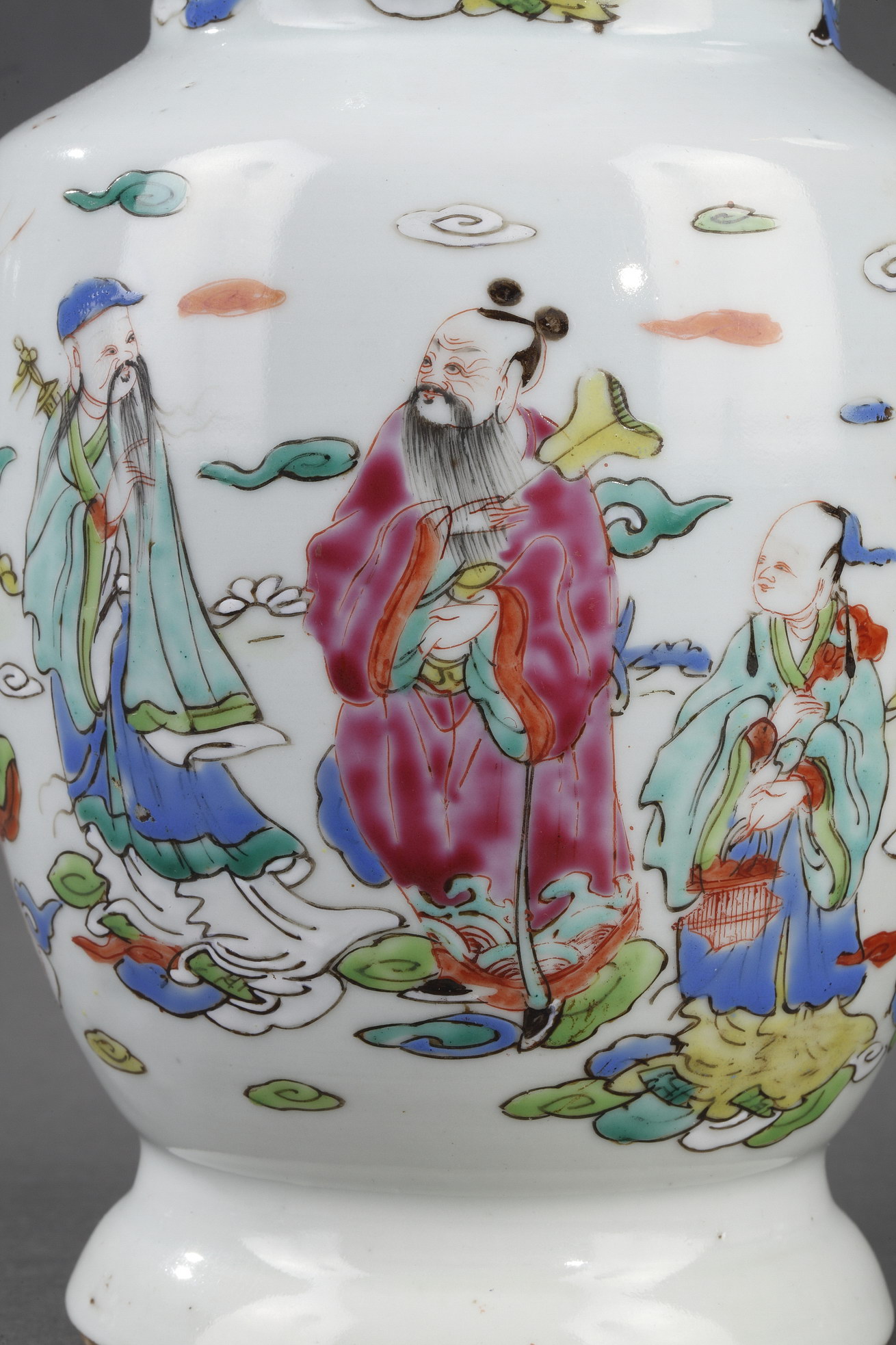 Polychrome : Vase polychrome porcelain decorated with the eight taoist immortals among the clouds - Yongzheng period 1723/1735