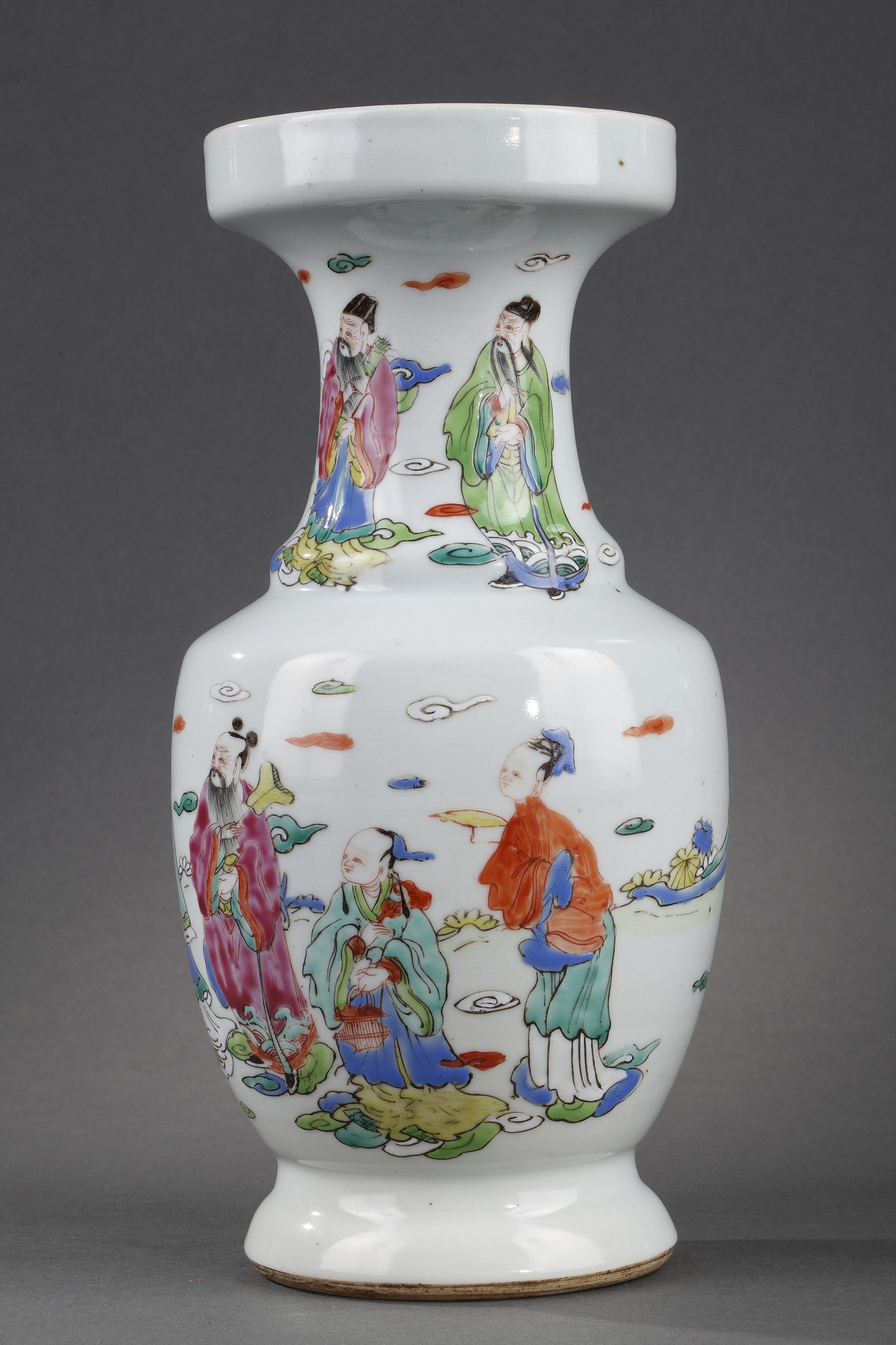 Polychrome : Vase polychrome porcelain decorated with the eight taoist immortals among the clouds - Yongzheng period 1723/1735